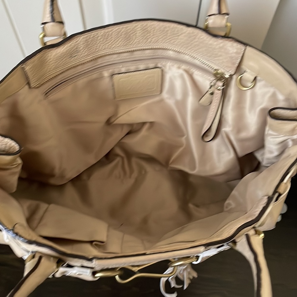 Coach light tan/cream Hampton shoulder bag. - Picture 7 of 16